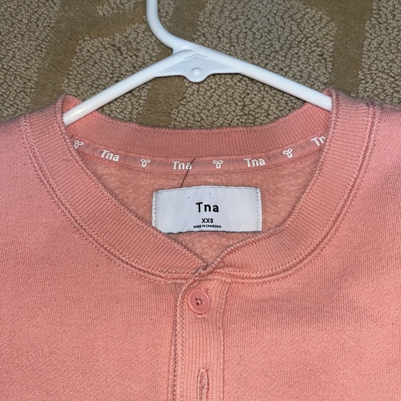 pink tna cropped crew neck - Picture 2 of 3